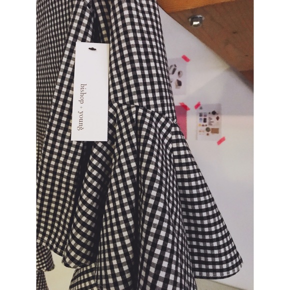 Statement ruffle sleeved gingham crop top - Picture 3 of 4